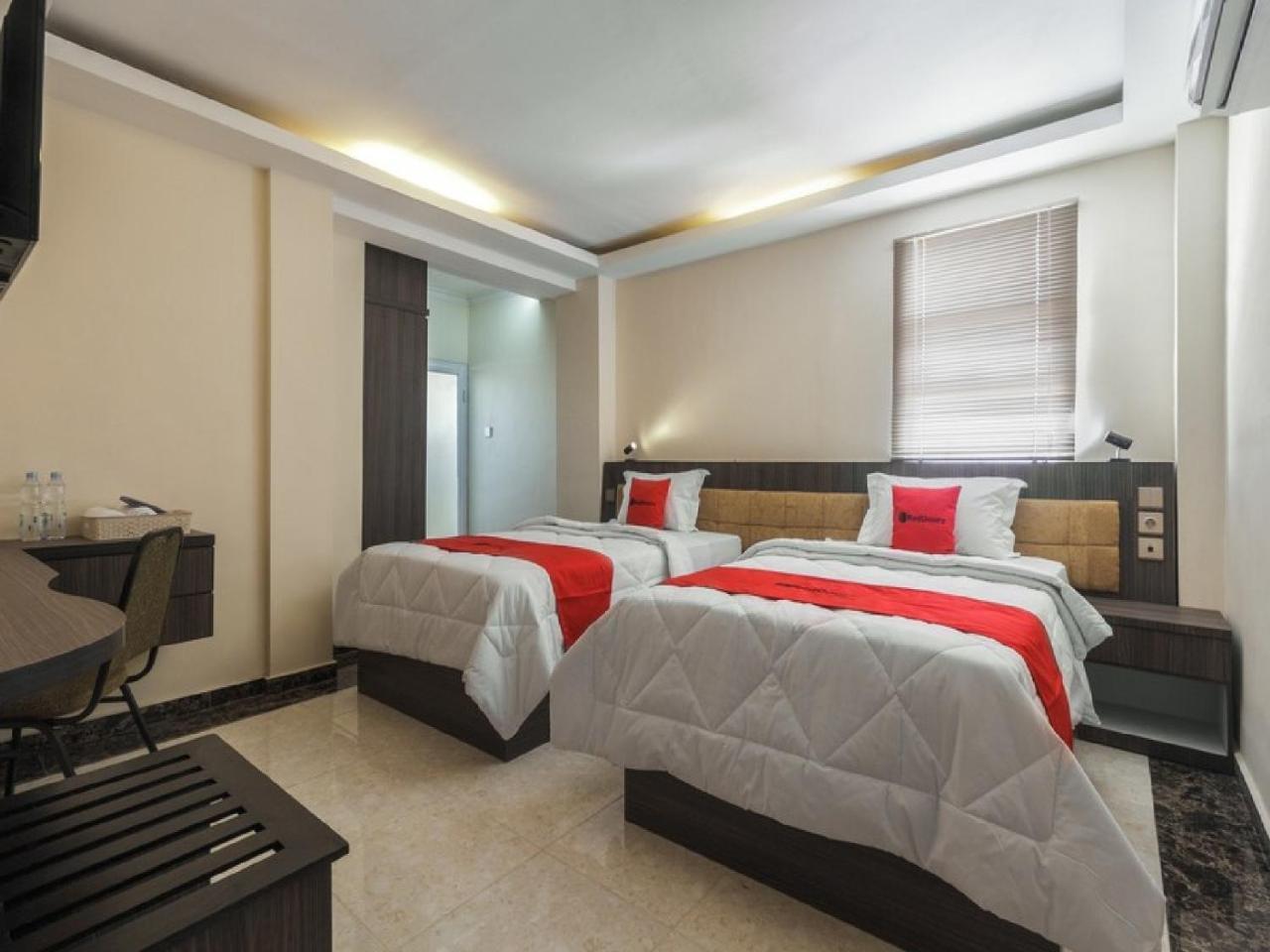 Reddoorz Plus @ Boulevard Panakkukang Makassar Luaran gambar