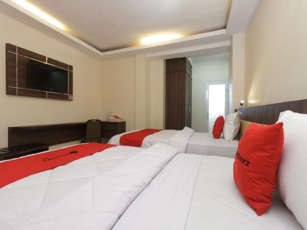 Reddoorz Plus @ Boulevard Panakkukang Makassar Luaran gambar
