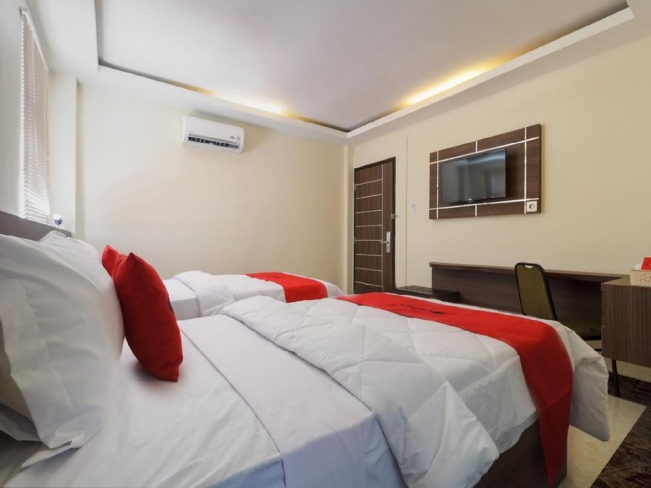 Reddoorz Plus @ Boulevard Panakkukang Makassar Luaran gambar